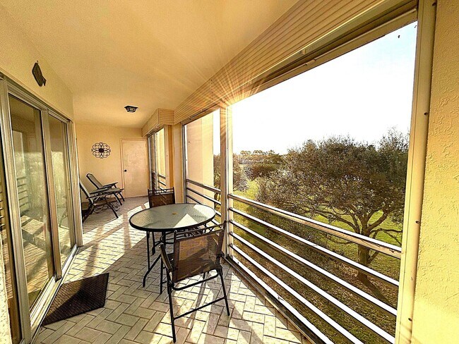Building Photo - 3951 Via Poinciana