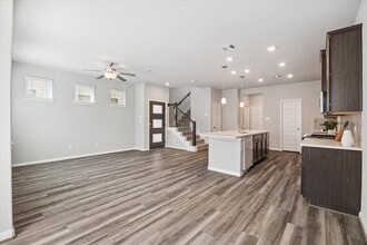 Building Photo - 1514 Lakeline Oak Dr