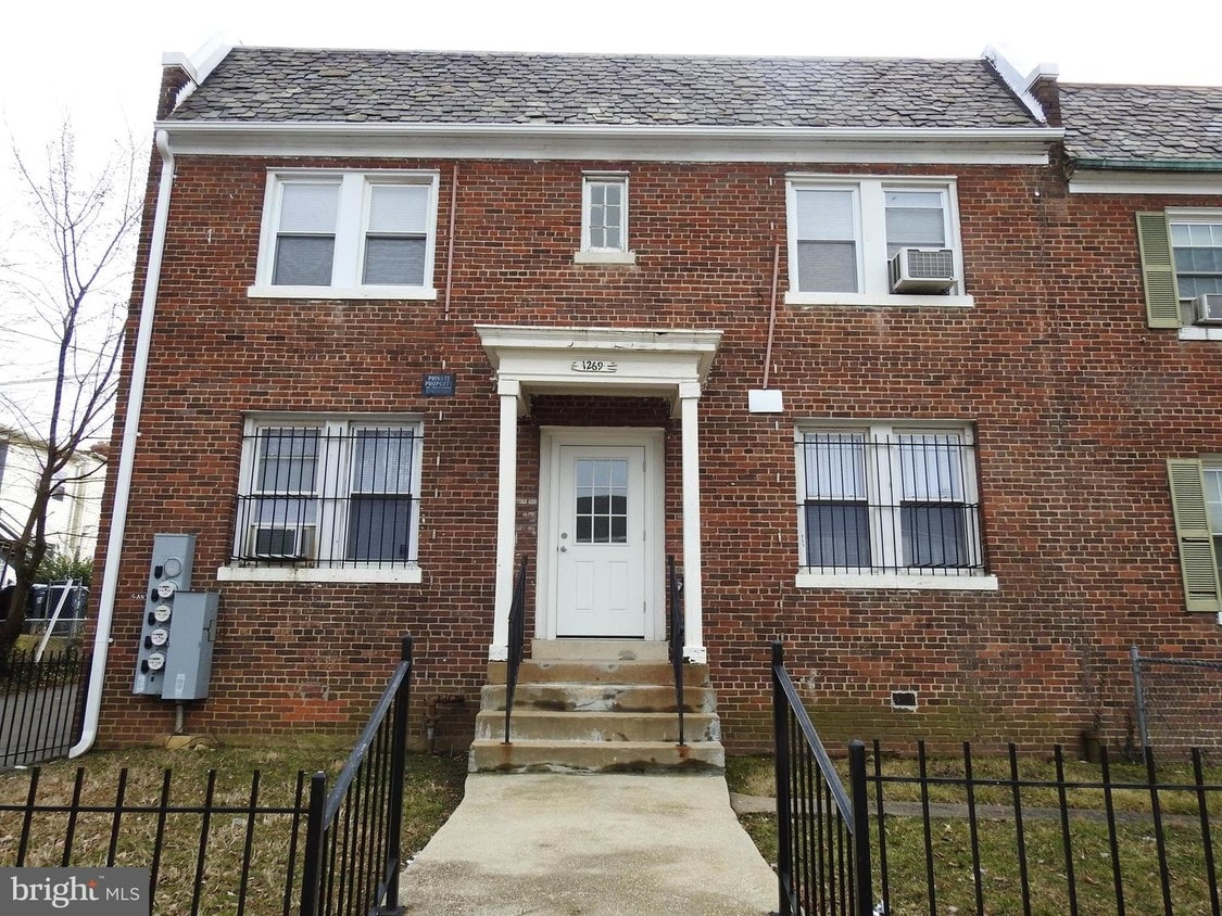 Primary Photo - 1269 Raum St NE