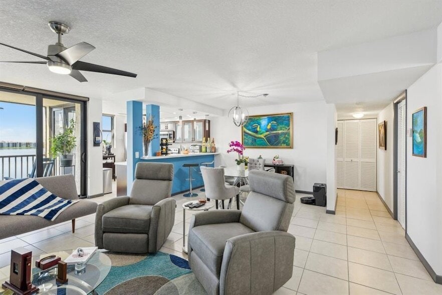 Foto principal - 106 Lake Emerald Dr