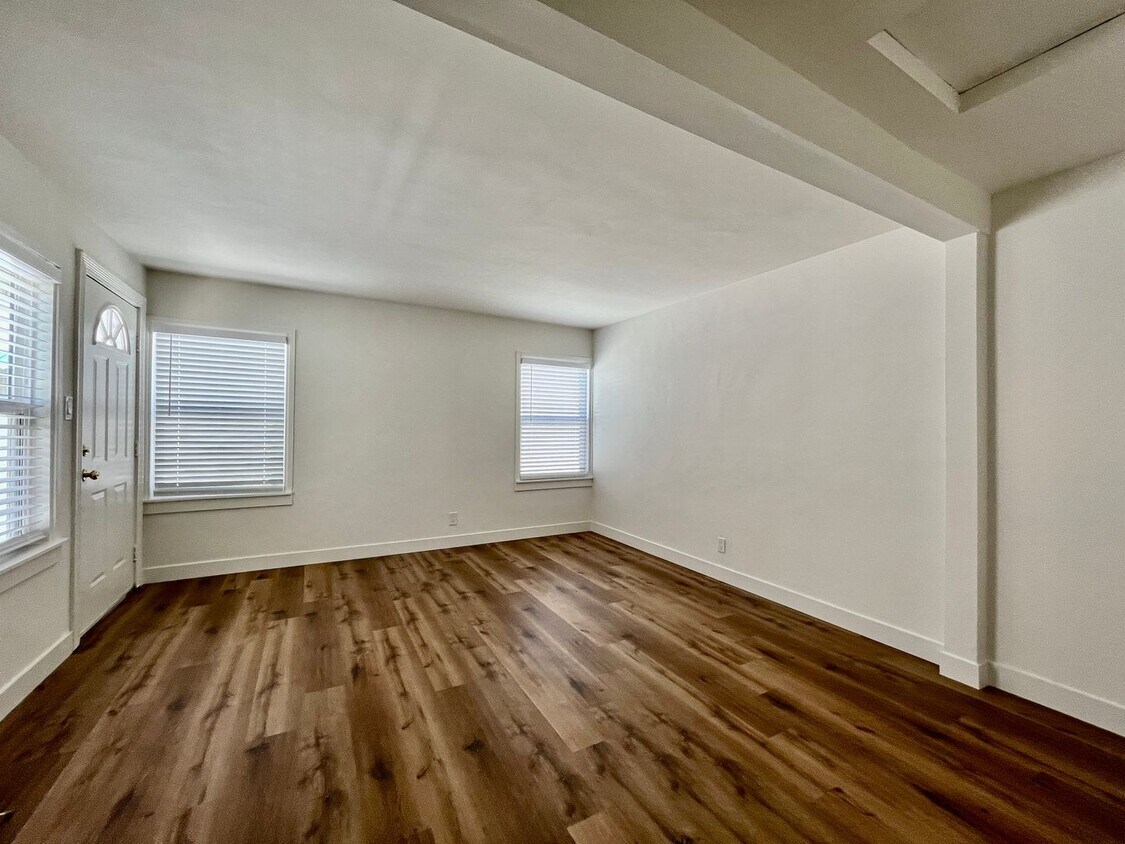 Foto principal - TriPlex with Individual Detached Units