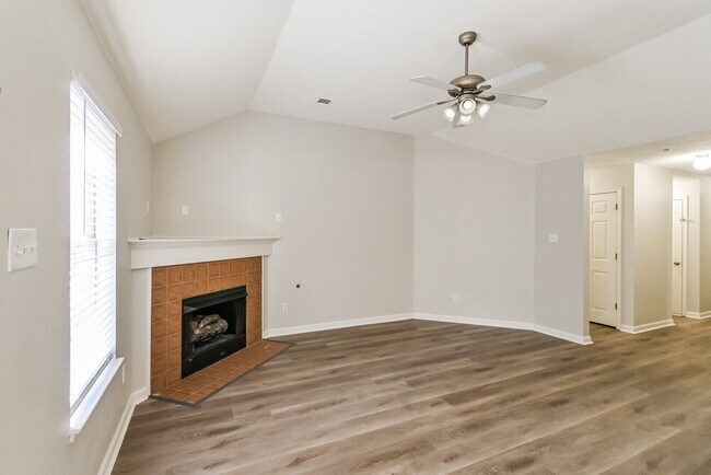 Building Photo - 1296 Lagrange Downs
