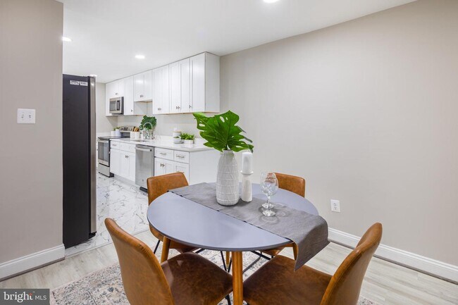 Foto del edificio - 1728 W Lexington St
