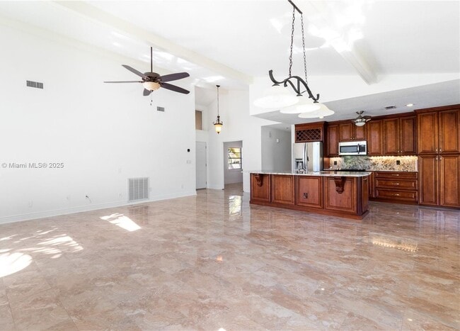 Foto del edificio - 21344 Escondido Way S