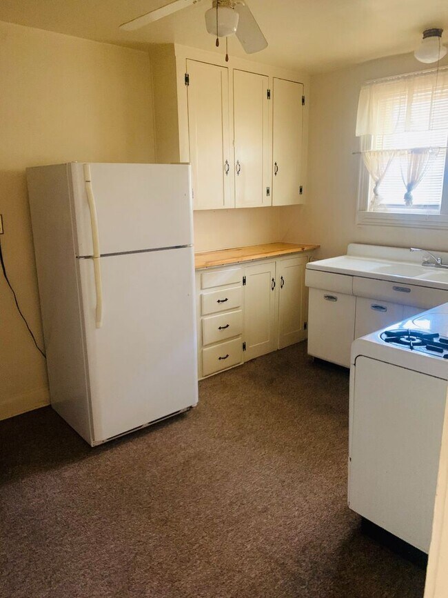 Building Photo - 2 br, 1 bath House - 1717 E Washington St #2