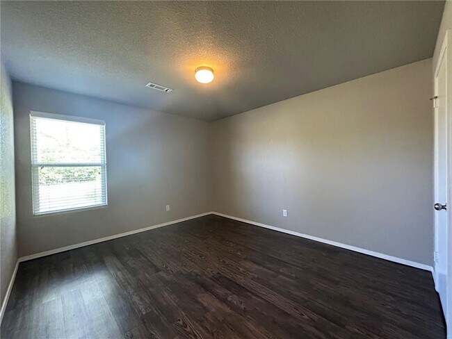 Building Photo - 225 W Marietta Way