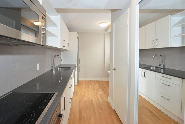 Photo du bâtiment - 263 Russell Hill Rd