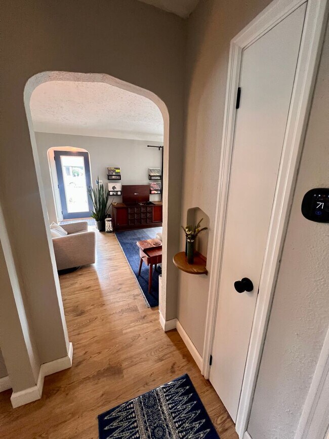 Building Photo - Roseville Home for Rent