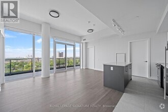 Building Photo - 664-1664 Spadina Ave.