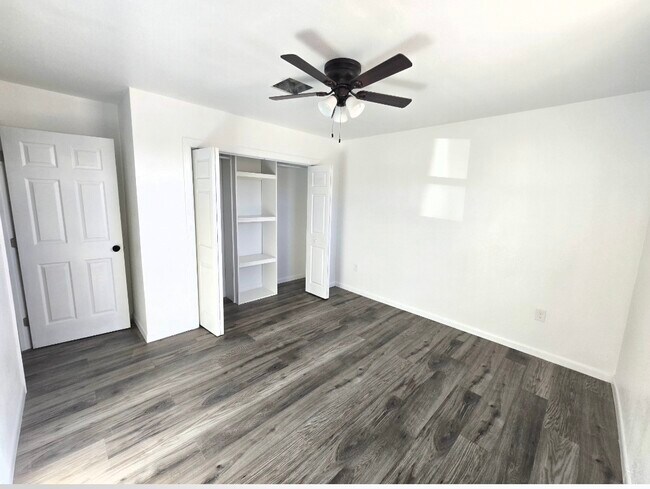 Foto del edificio - 15120 Perlite Dr