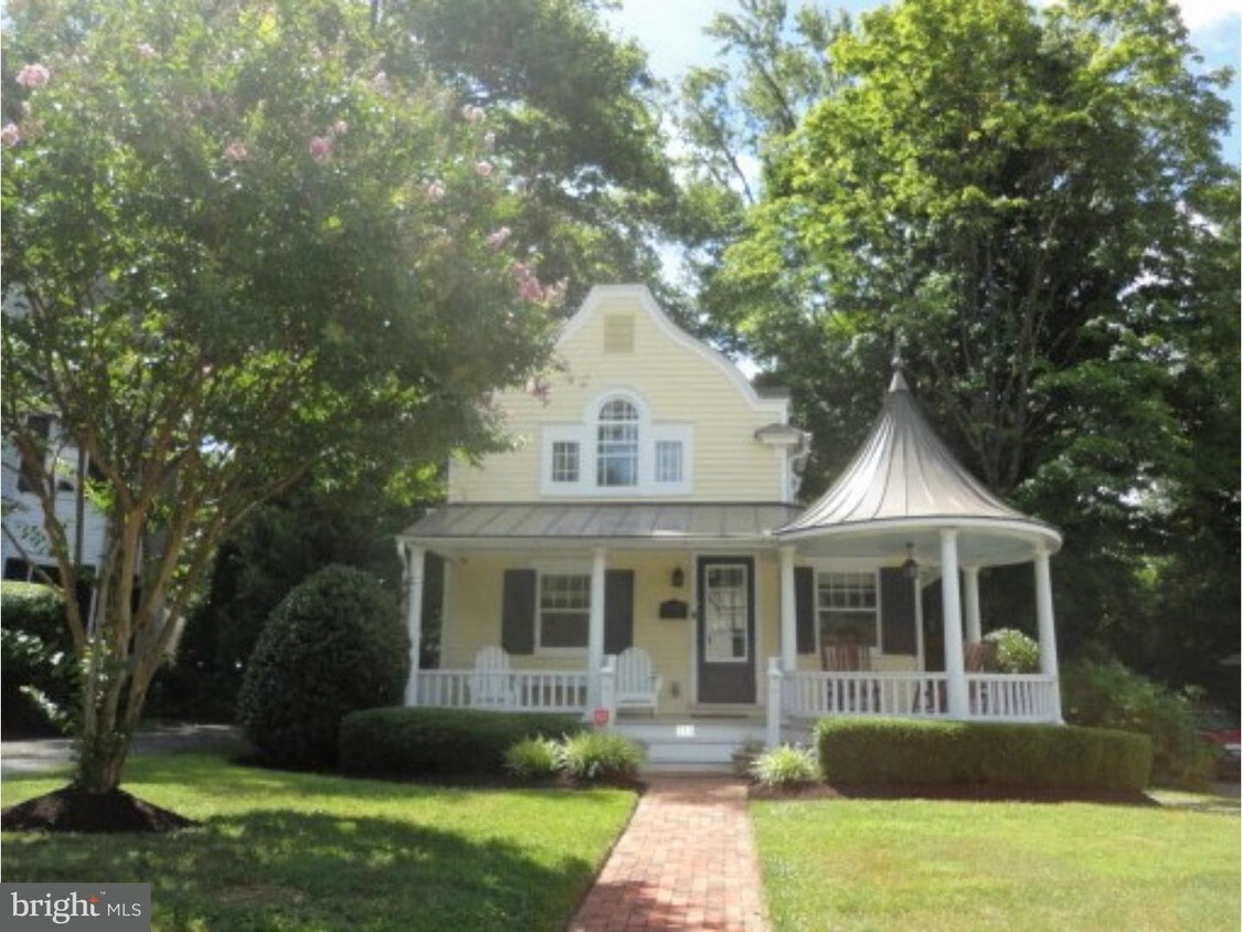 Primary Photo - 316 W Main St