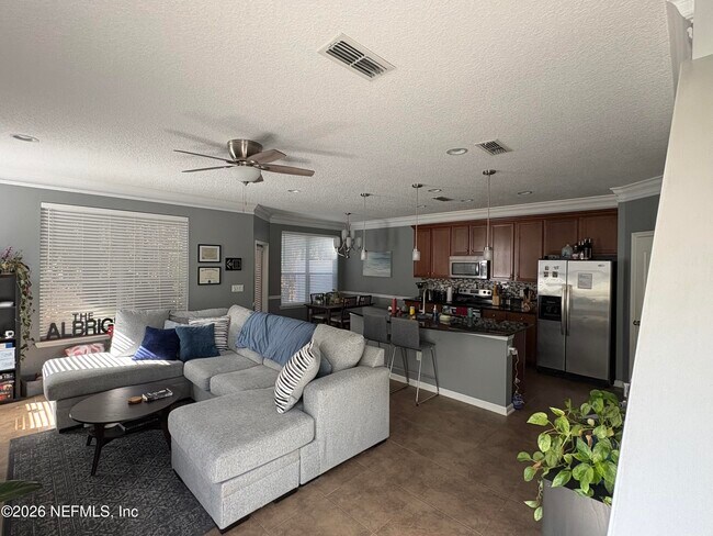 Foto del edificio - 496 Walnut Dr