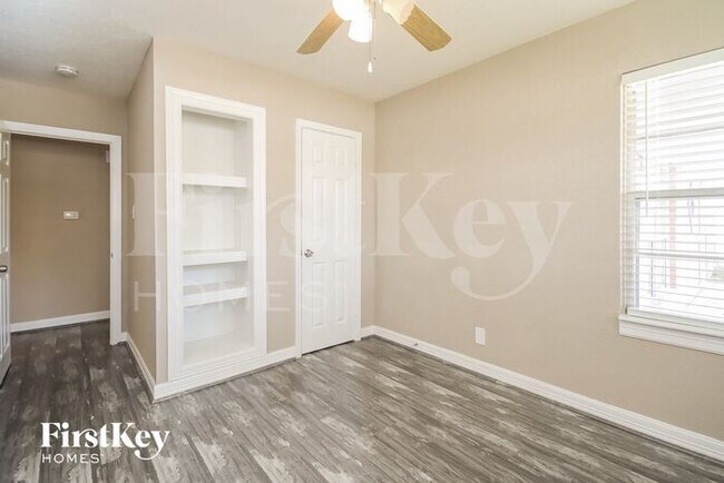Foto del edificio - 1204 Trenton Ln