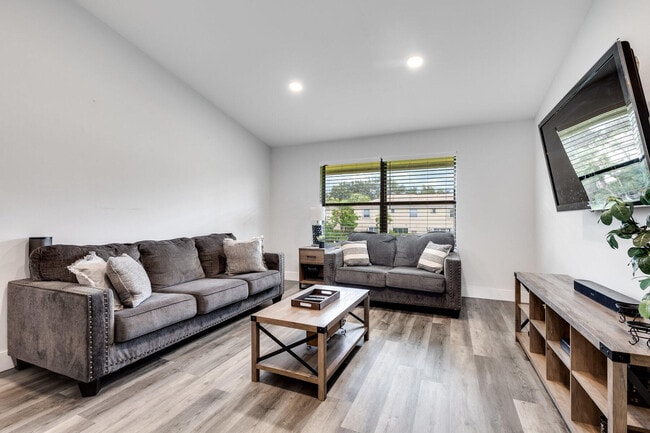 Foto del edificio - 13155 Chadwick Ct