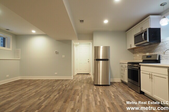 Building Photo - 3855 N Spaulding Ave
