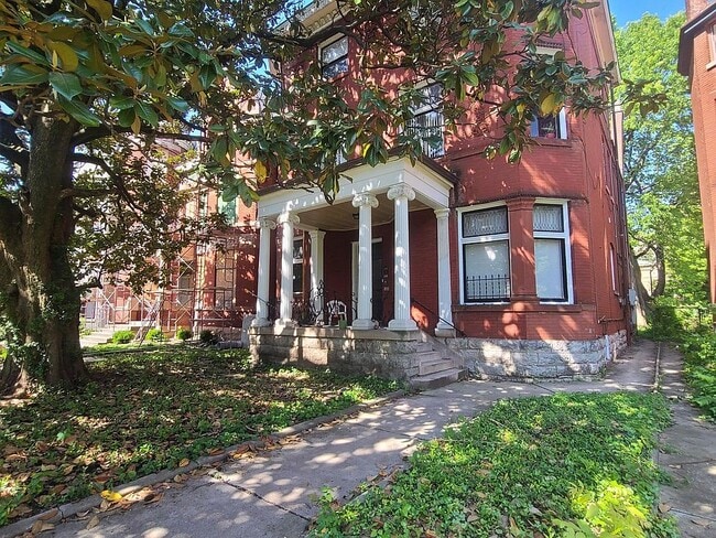 Front - 1386 S 3rd St