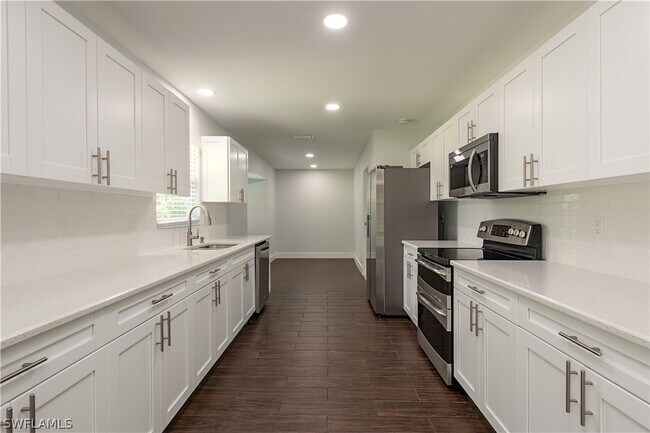 Foto del edificio - 3831 31st Ave SW