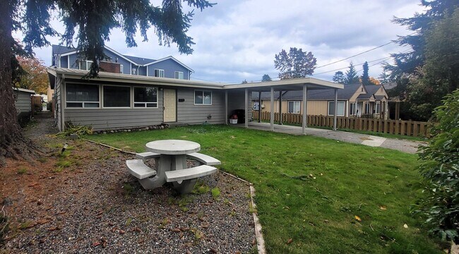 Foto del edificio - Three Bedroom House