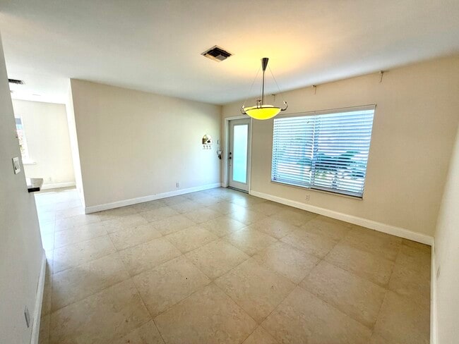 Building Photo - 376 SW 2nd St