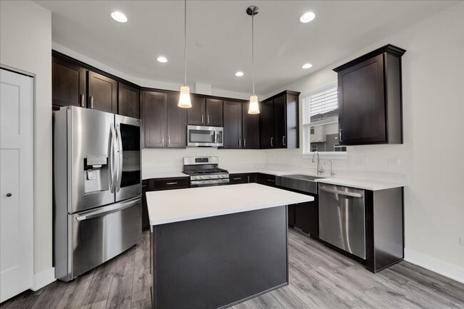 Building Photo - 29W710 Cambridge Ct