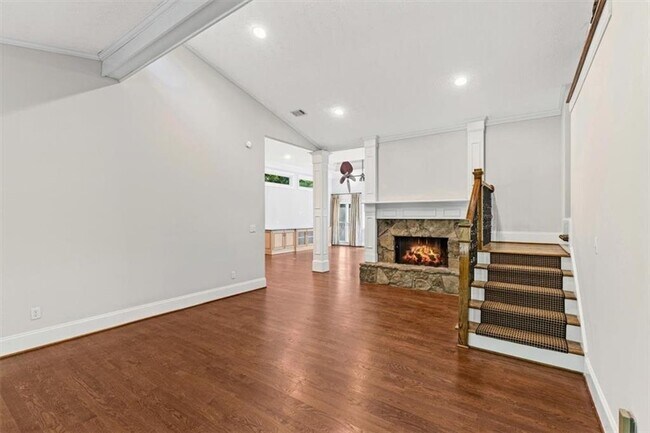 Building Photo - 2420 Castle Ln NE