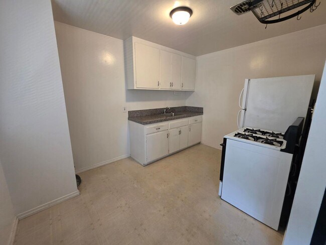Foto del edificio - 2 bedroom across from Ohlone Park
