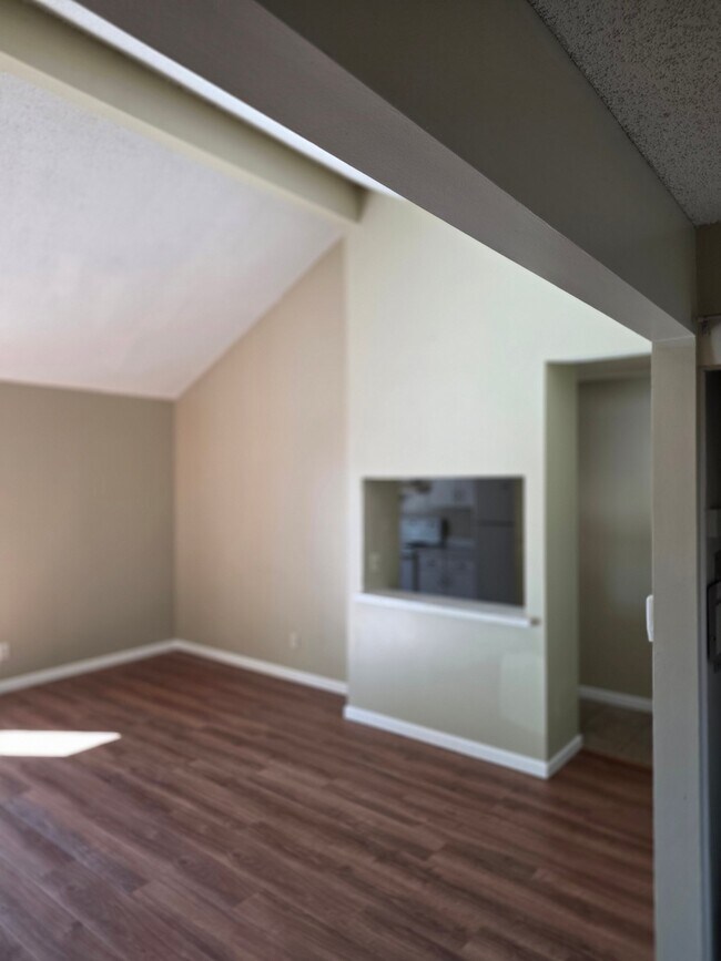 Foto del edificio - 1611 Lyndhurst Dr