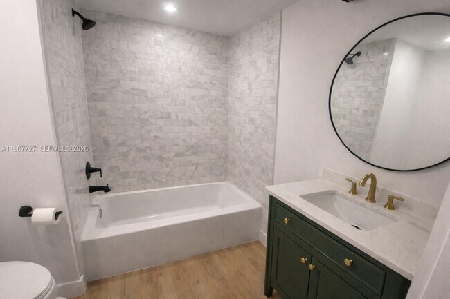 Foto del edificio - 2935 NE 163rd St