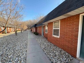 Building Photo - 140 W Bluff St