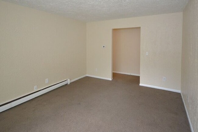 Building Photo - Cozy 2 Bedroom 1 Bath Apartment @ 1313 Hun...