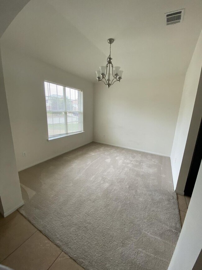 Foto del edificio - AVAILABLE NOW! - 2 WEEKS FREE!