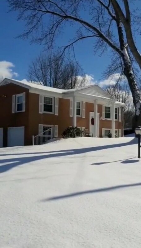 Foto del edificio - 1378 Devon Dr NW