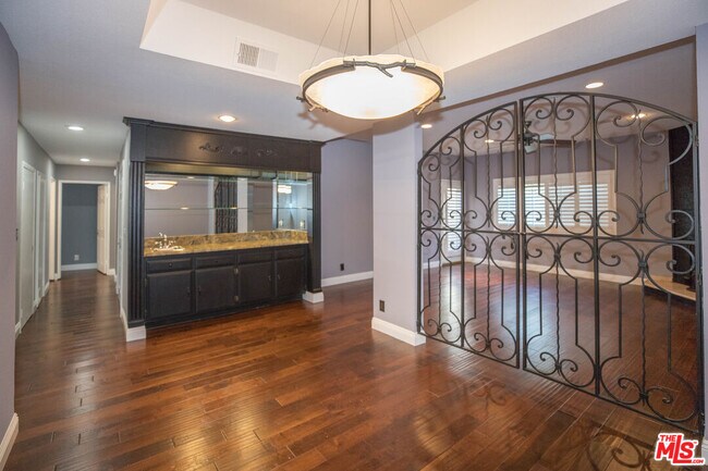 Foto del edificio - 4355 Ventura Canyon Ave
