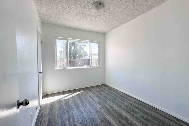 Foto del edificio - 1720 W Gage Ave