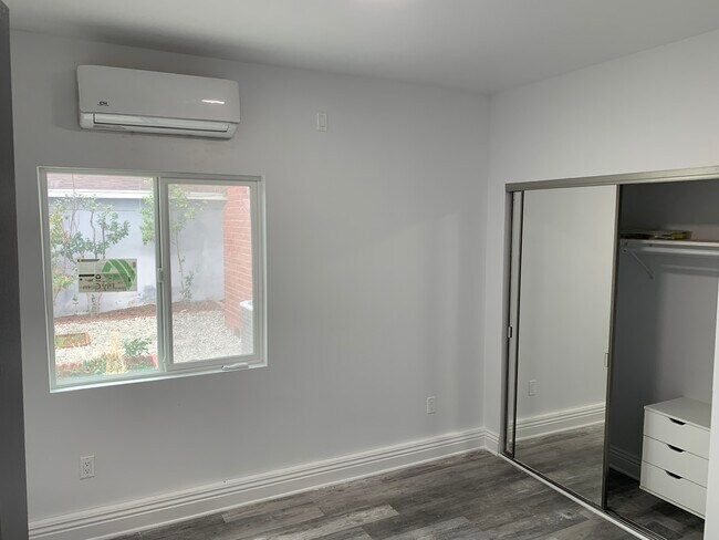 Building Photo - 7536 Kraft Ave