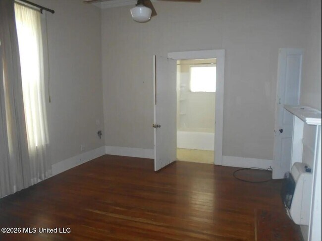 Foto del edificio - 8009 McComb Hville Rd