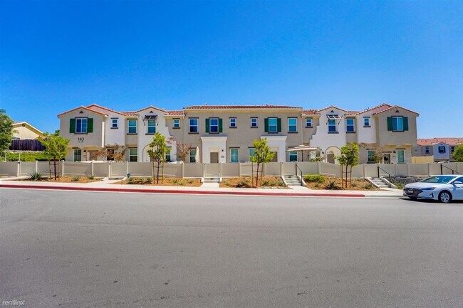 Foto del edificio - 3 br, 2.5 bath Townhome - 143 Avenida Chapala
