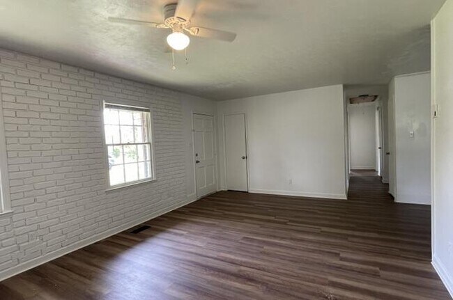 Foto del edificio - 403 Sheffield Dr