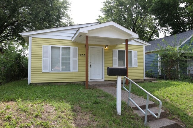 Newly Remodeled 3 Bedroom Home - Newly Remodeled 3 Bedroom Home