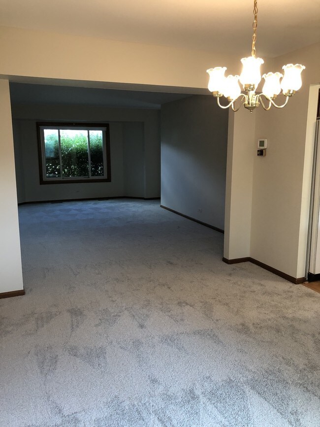 Building Photo - 1272 Old Mill Ct