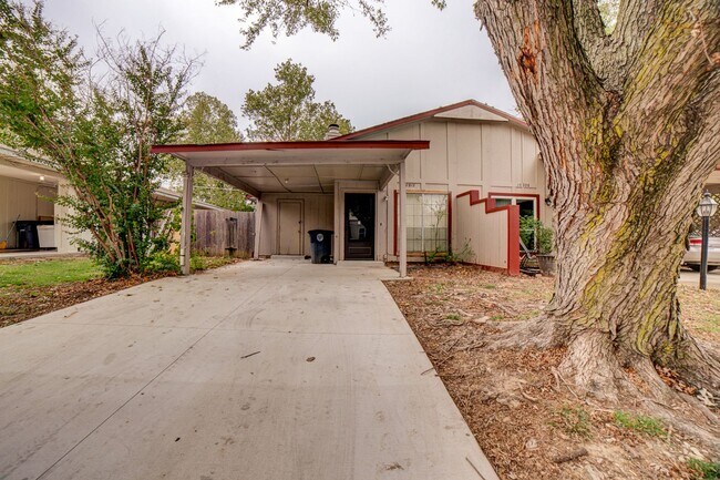 Foto del edificio - 2 bed/ 1 bath Located Next to Major Highways!