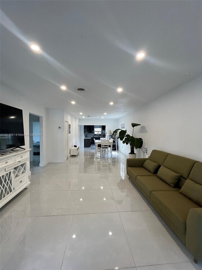 Foto del edificio - 1172 NE 160th Ter