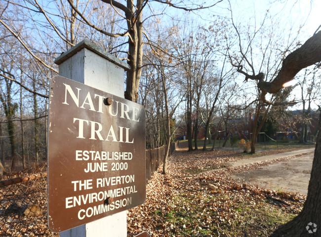 Foto del edificio - Cedar Lane Manor Apartments