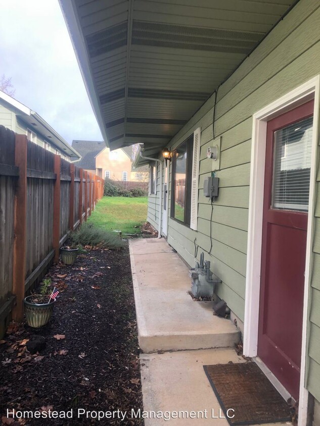 Foto principal - 618-620 W Ellendale Ave