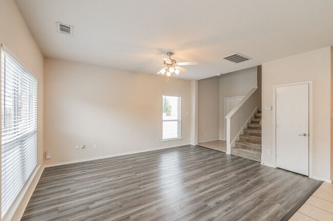 Foto del edificio - 6333 Claire Dr