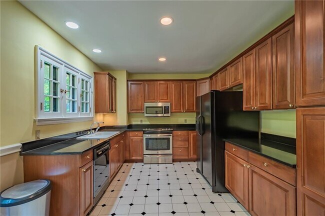kitchen - 6221 5th Ave Townhome