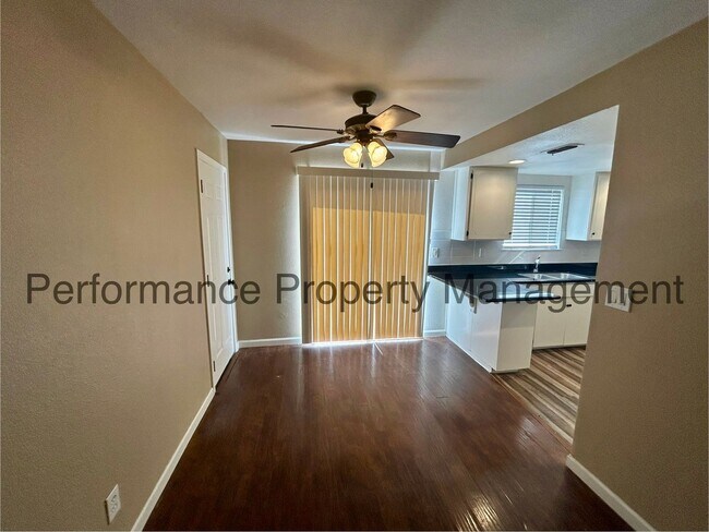 Foto del edificio - 8615 Newgate Ct