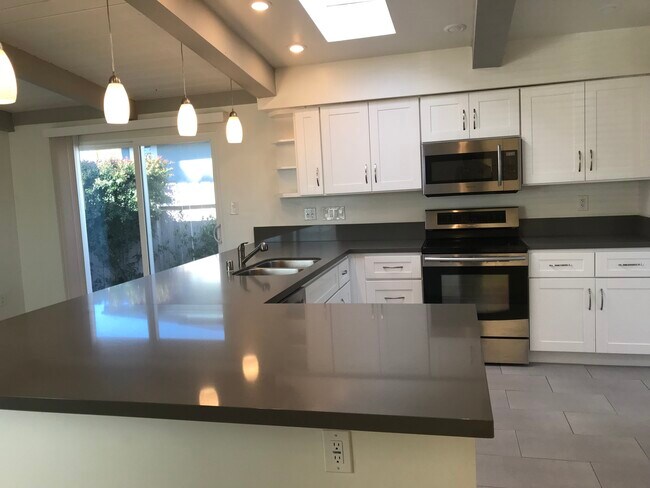 Foto del edificio - 2806 Gobat Ave