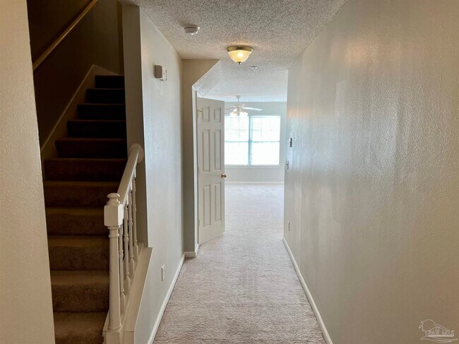 Foto del edificio - 280 Swaying Pine Ct