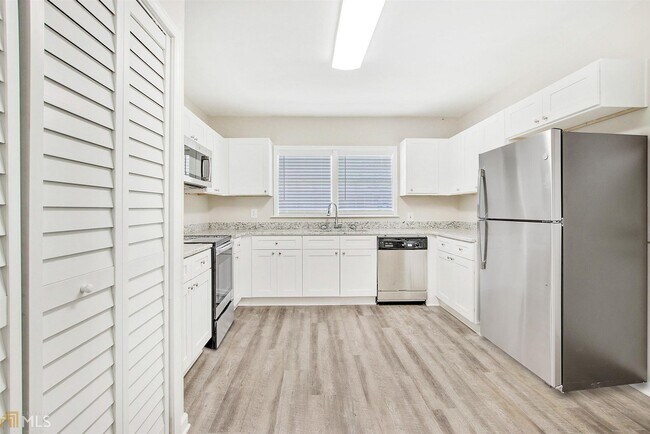 Foto del edificio - 2540 Cascade Rd